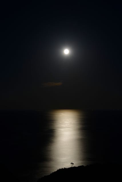 ライフワークは月のある風景の撮影